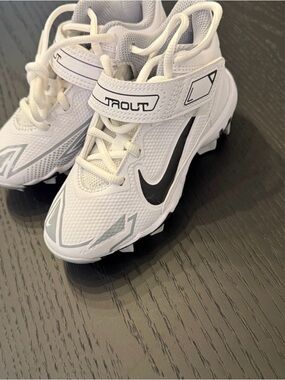 Kids White Athletic Cleats with Black Swoosh Size 11C